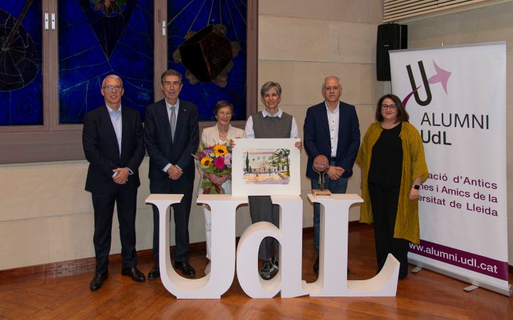 8-Fotografia de grup de la guardona, la vídua de J. Ureña amb els patrocinadors