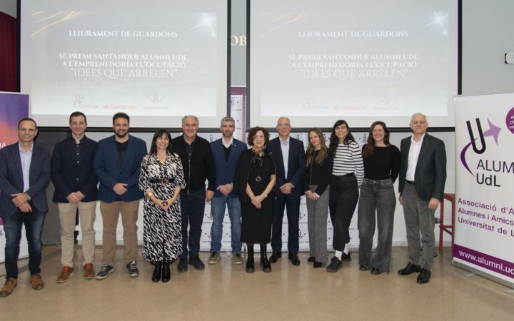 996-FOTO GRUP JURAT-RECTORA-GUARDONADES -2